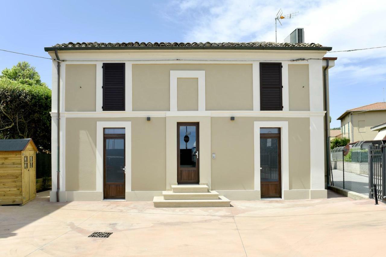 Апартаменты La Casa Al Mare Чивитанова-Марке Экстерьер фото